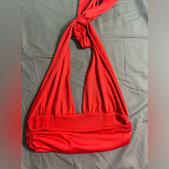 Cute red triangle top - Picture 3 of 3